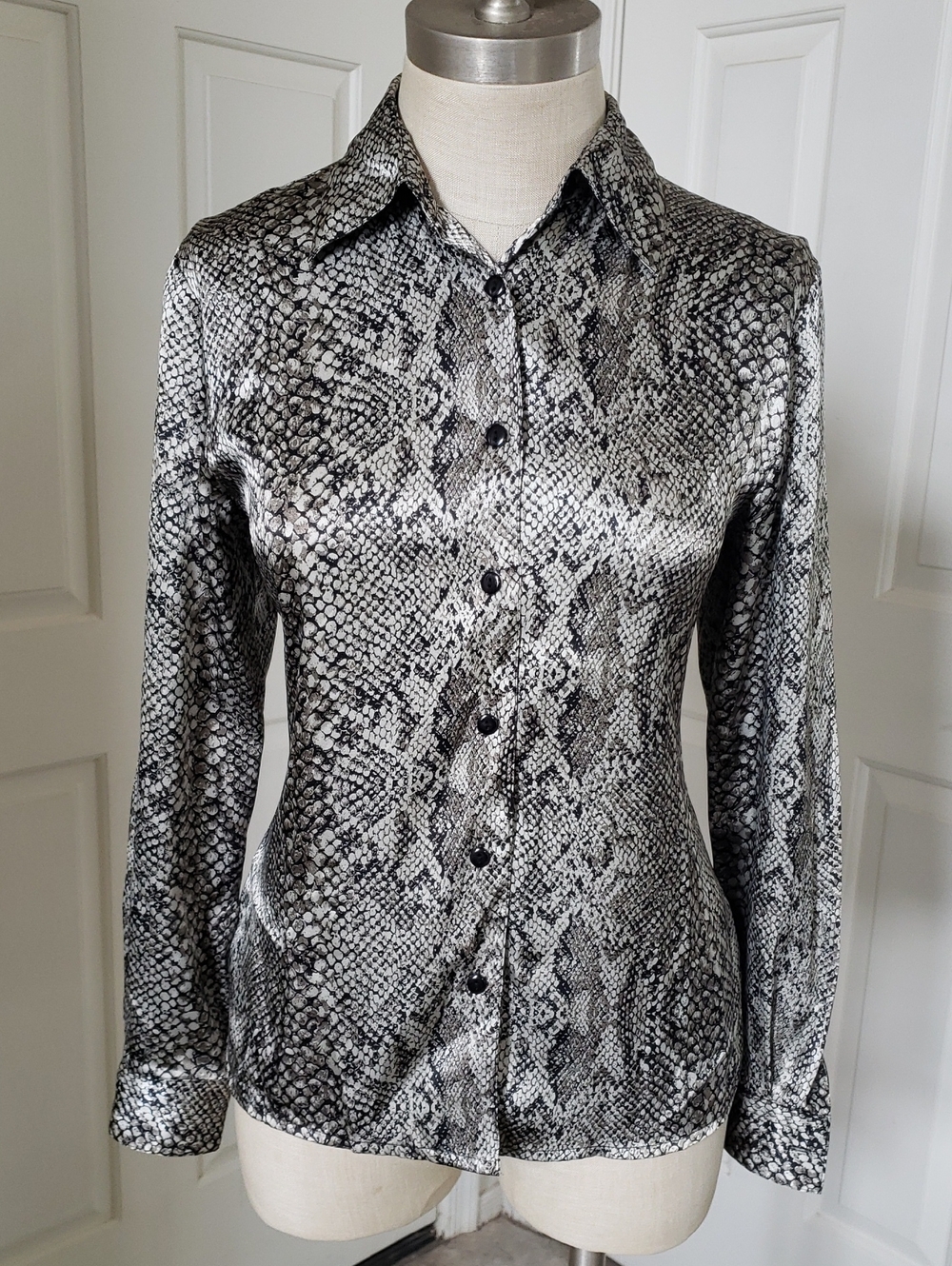 Vintage Notations Silky Snake Print Button Down Blouse Grey White Petite Small - Picture 3 of 15